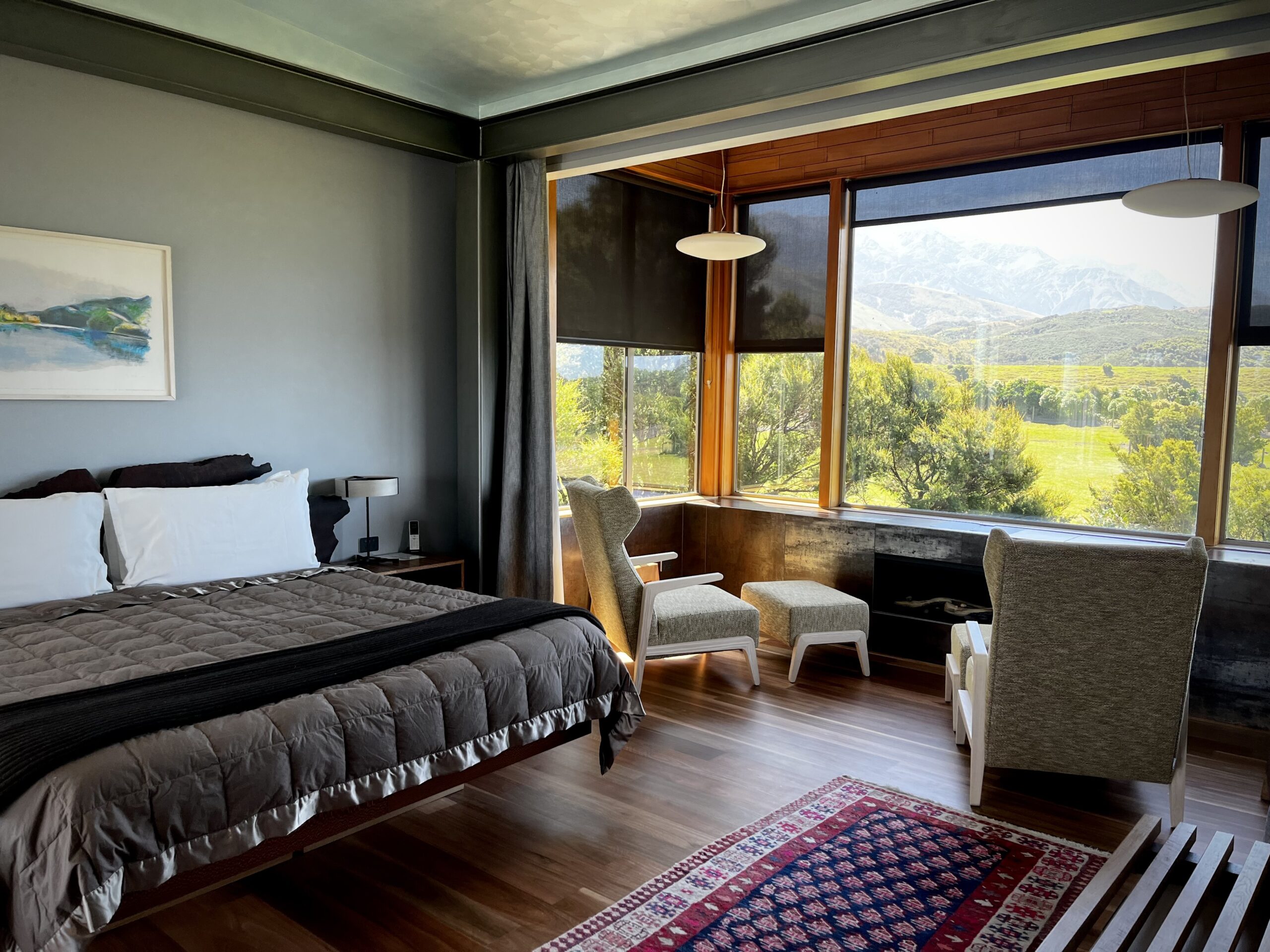 Treehouse bedroom and chairs with view